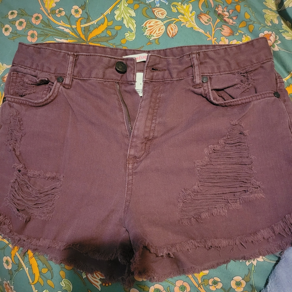 Refuge distressed size 6